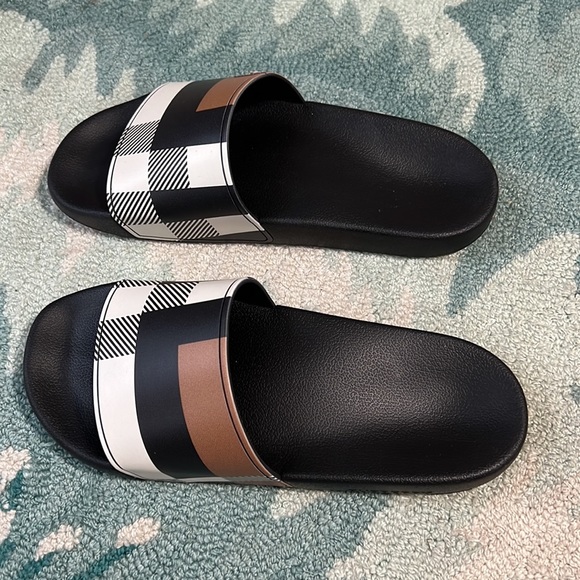 BurberryFurley Check Pool Slides - Picture 6 of 10
